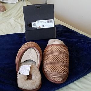 UGG slippers, mens 12. New. Sheepfur lined
